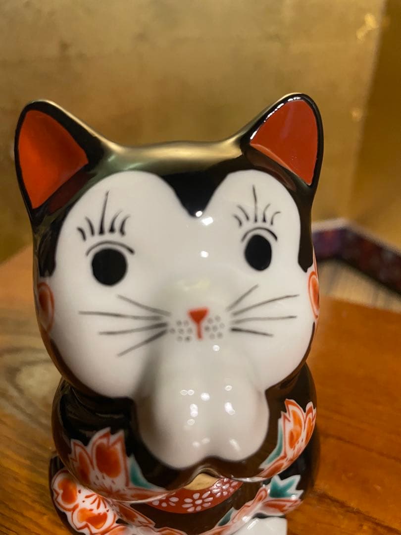 【九谷焼】お祈り猫 招き猫 黒地桜 縁起物 置物