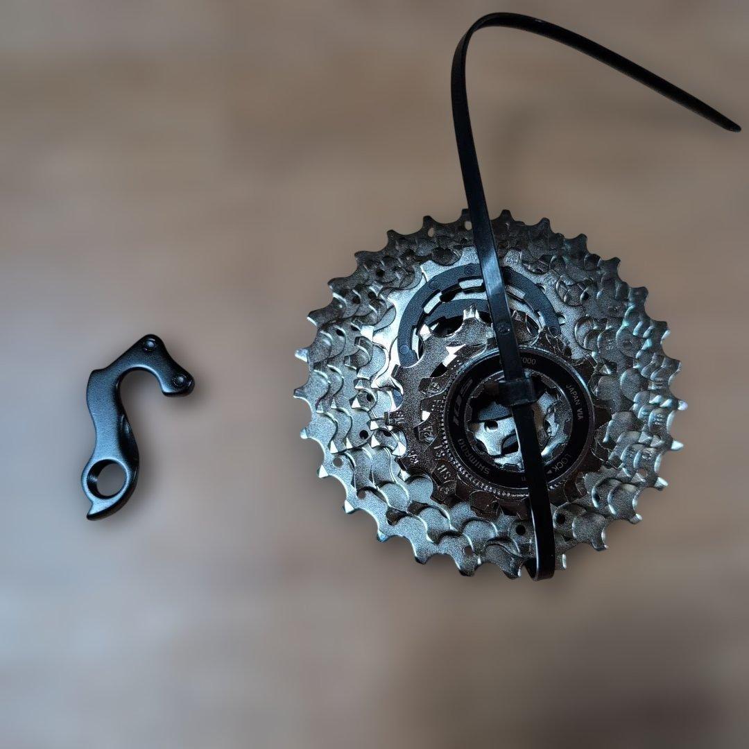 GUSTOロードバイク Ｍサイズ　ノーマルスプロケ　ディレーラーハンガー