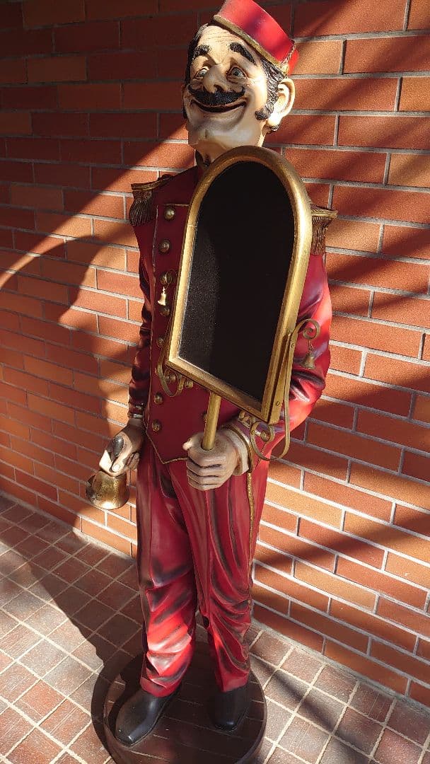 Y 赤い人形型看板立て ベル付き