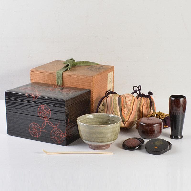 茶道具　黒漆　花蒔絵　桑茶箱　茶碗　棗など　六点一式　仕覆付　共箱　MR7276