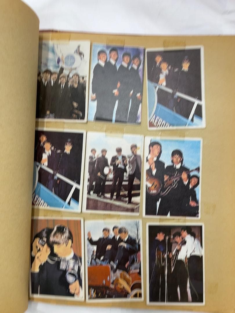 ビートルズ　TOPPS トレーディングカード135枚入りスクラップブック