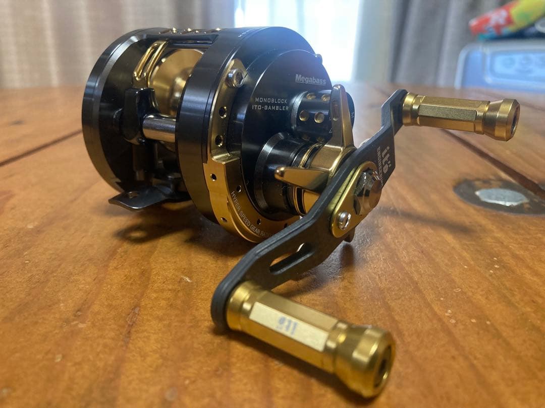 リール MEGABASS MONOBLOCK ITO GAMBLER L