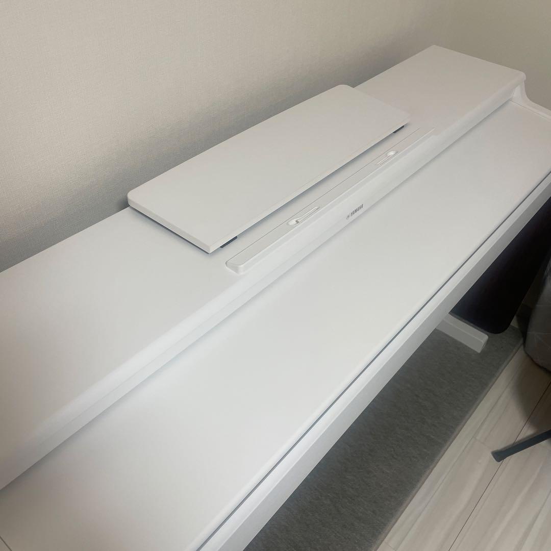 ホワイトデジタルピアノ 88鍵 3ペダル