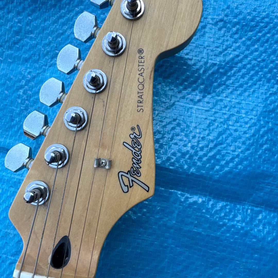 レッドエレキギター シングルコイル搭載