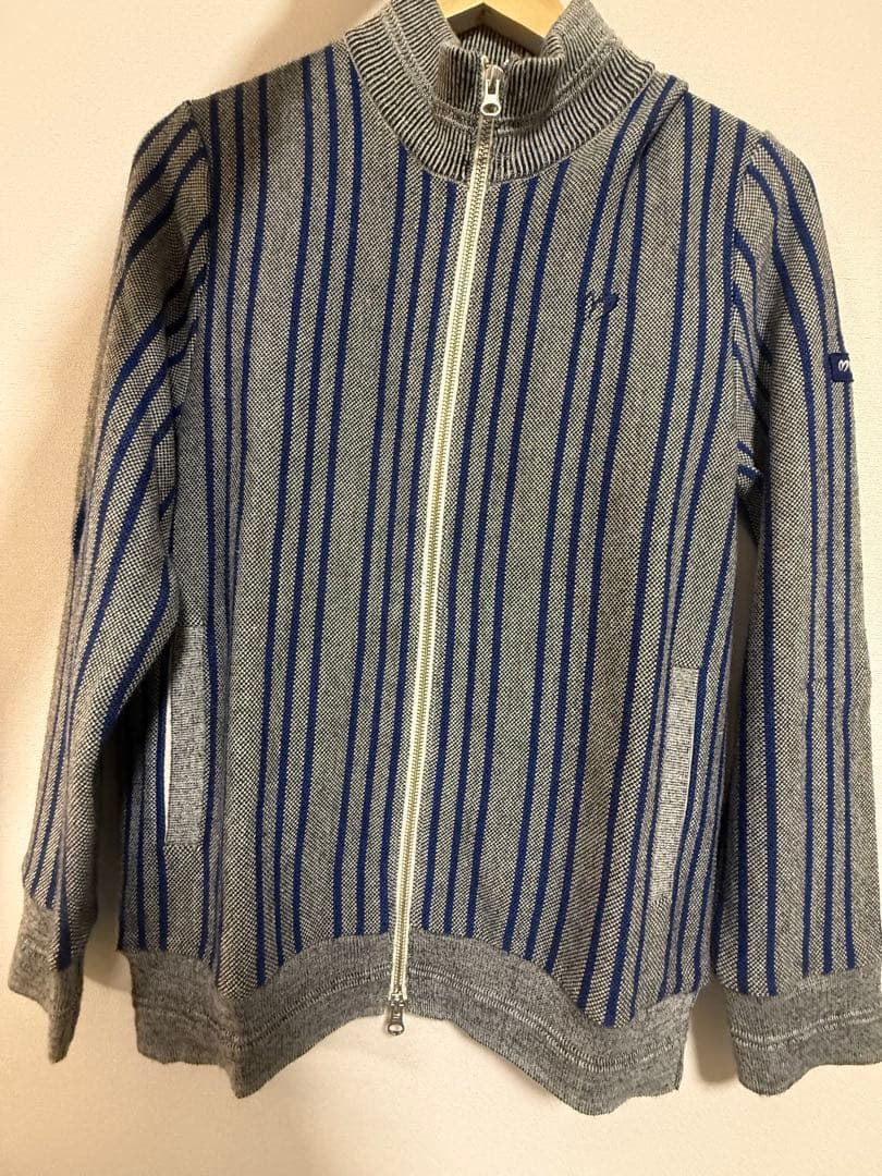 マスターバニー　グレーと青のストライプニットセーター