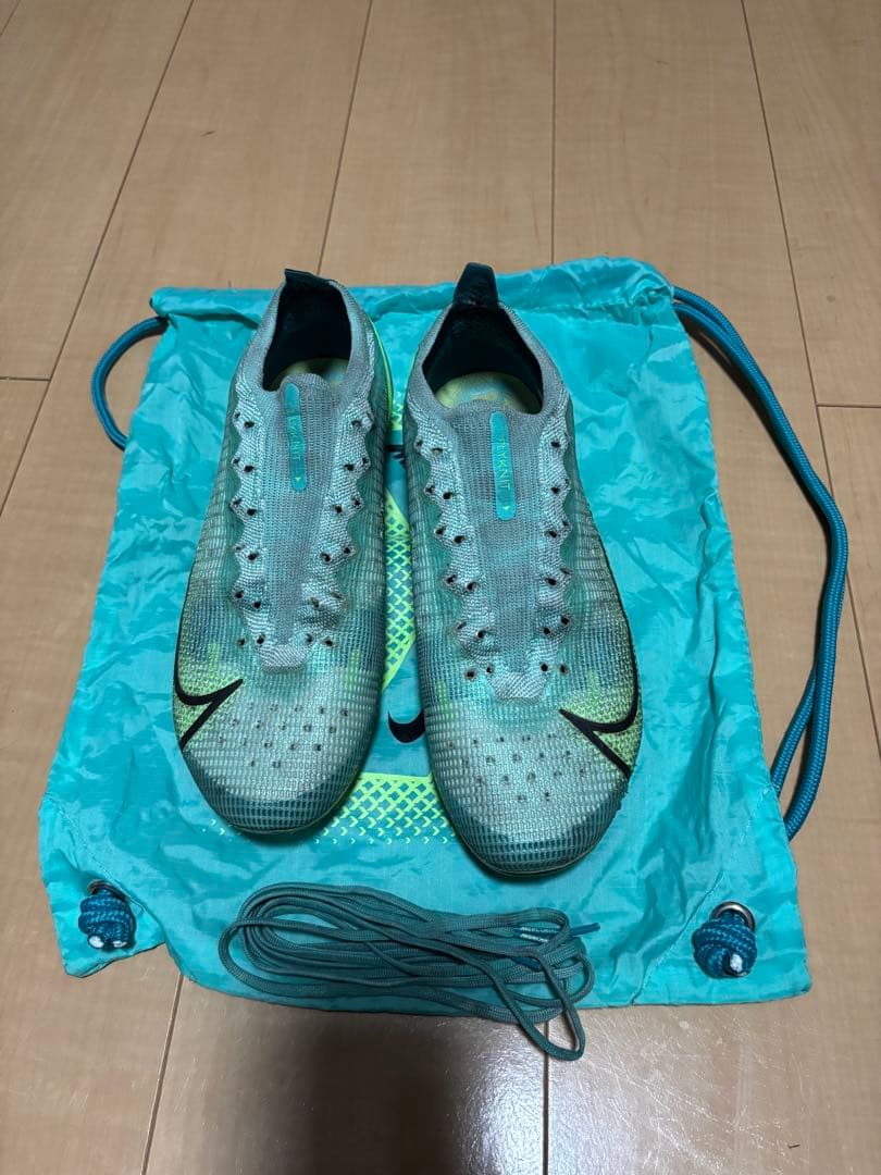 本日 限定価格Nike サッカースパイク マーキュリアル