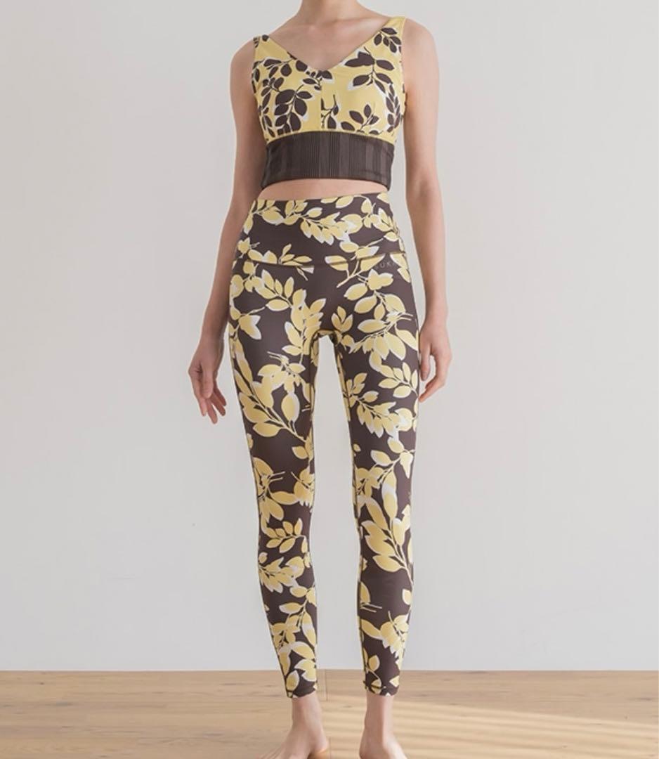 スカーラ　リーフバイカラーレギンス Mサイズ 未使用品