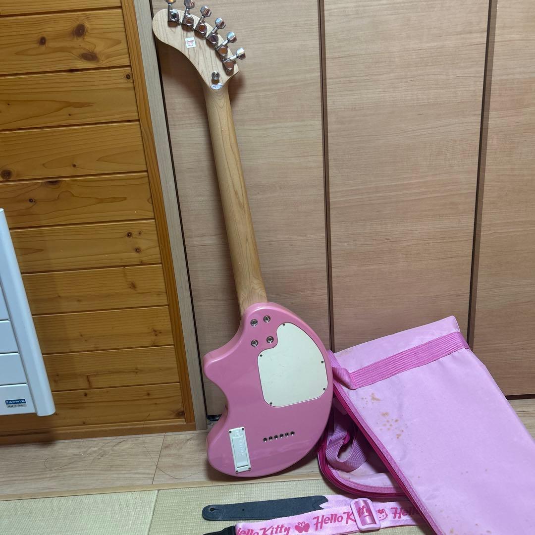 ハローキティ フェルナンデスFERNANDES アンプ内蔵 ZO-3 kitty