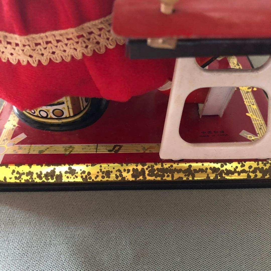 希少　ゼンマイ式 鉄琴ブリキ アンティーク 　昭和おもちゃ 女の子 お人形 演奏