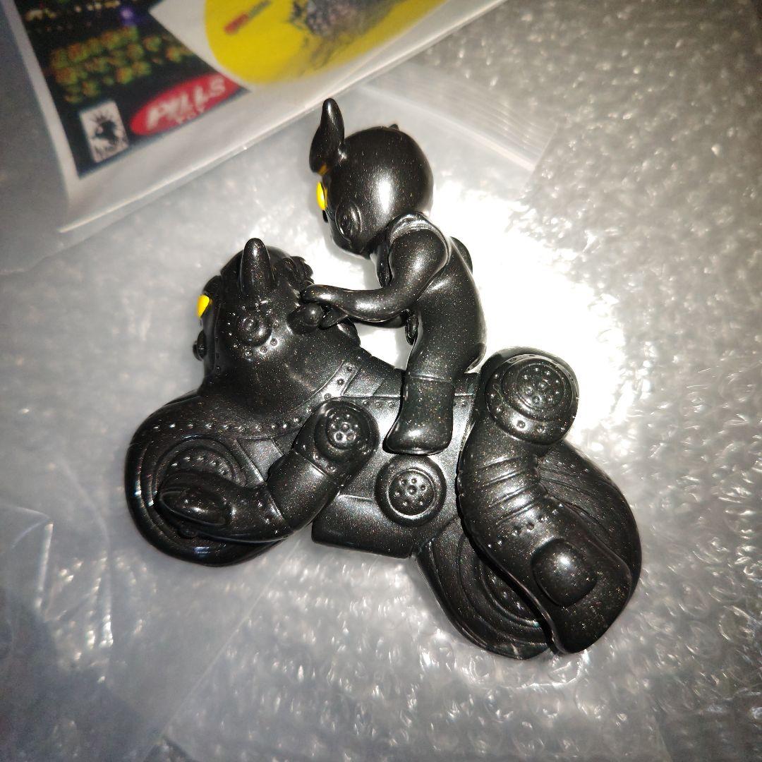 PILLS TOY　夢幻ロボット　人造人間　黒　ソフビ