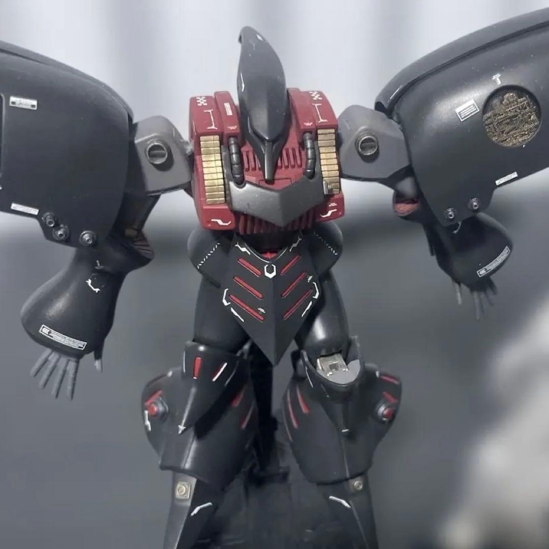 組み立てジャンク品(旧)1/100セラヴィーガンダムと HG1/144キュベレイ