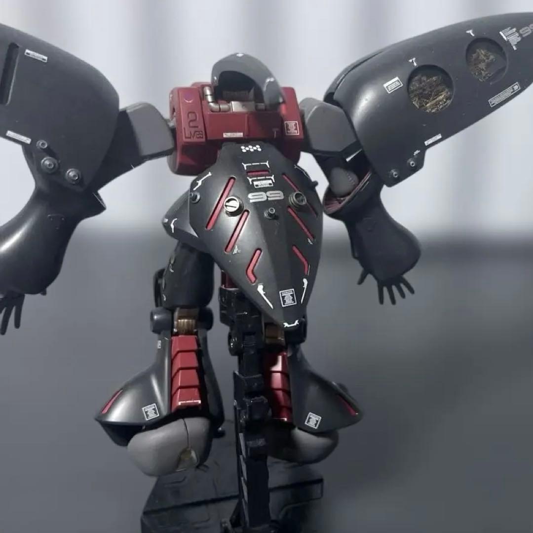 組み立てジャンク品(旧)1/100セラヴィーガンダムと HG1/144キュベレイ