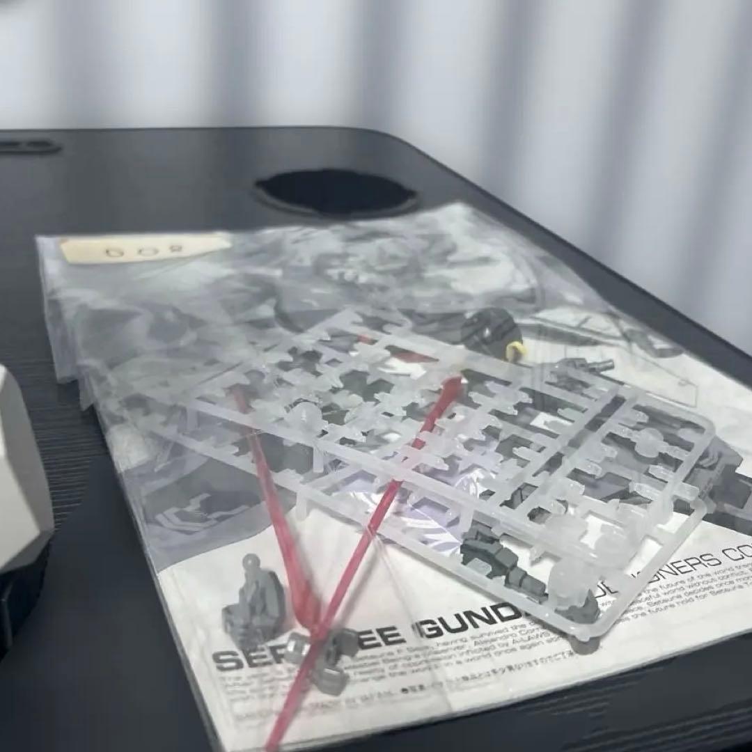 組み立てジャンク品(旧)1/100セラヴィーガンダムと HG1/144キュベレイ