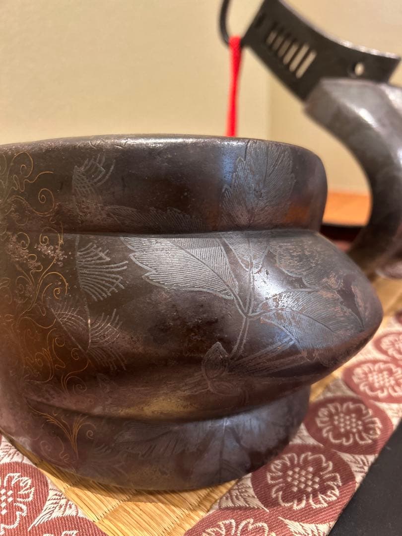 鎧あぶみ　銀象嵌伝統的な日本の鉄製置物