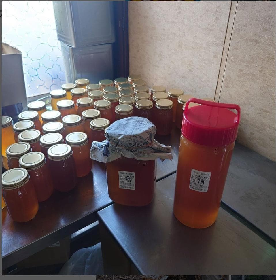 プロが絞った濃厚な味わいの国産百花蜜 　梅酒瓶入り　おまけ付　生産者価格で大放出