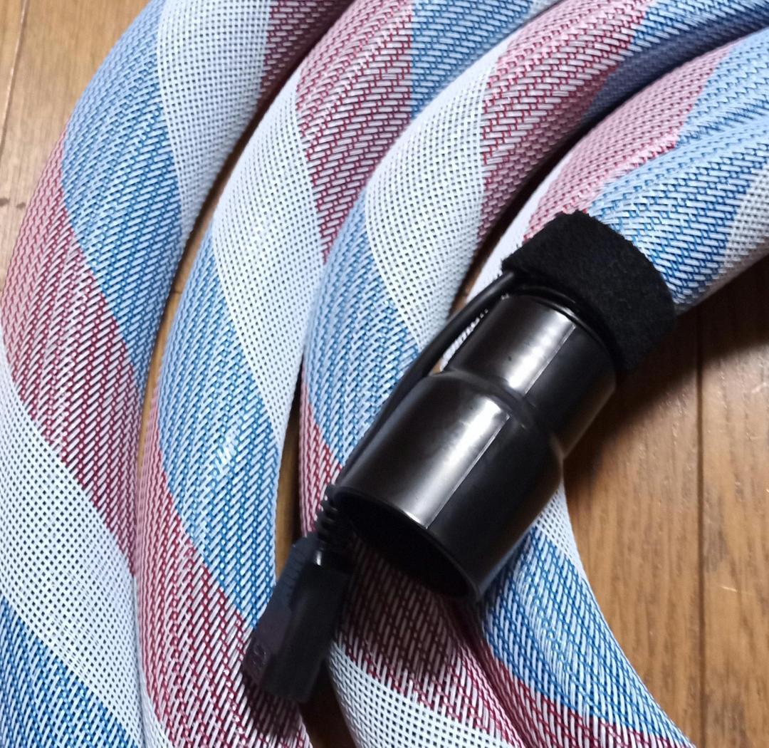 マキタ集塵機用スパイラルホース　内径28ｘ5ｍ白赤青カバー付!割れないプラグ