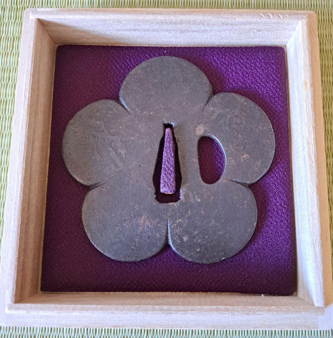 梅花型鉄地鍔 鐔 日本刀 刀 刀装具 時代物 真剣 居合い 古美術 侍 武士道