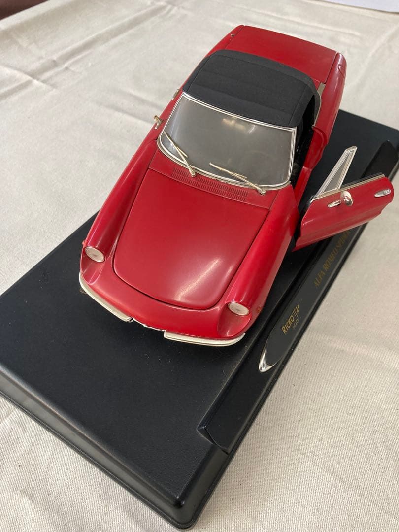 アルファ ロメオ スパイダー Veloce 2000（ミニカー付き）