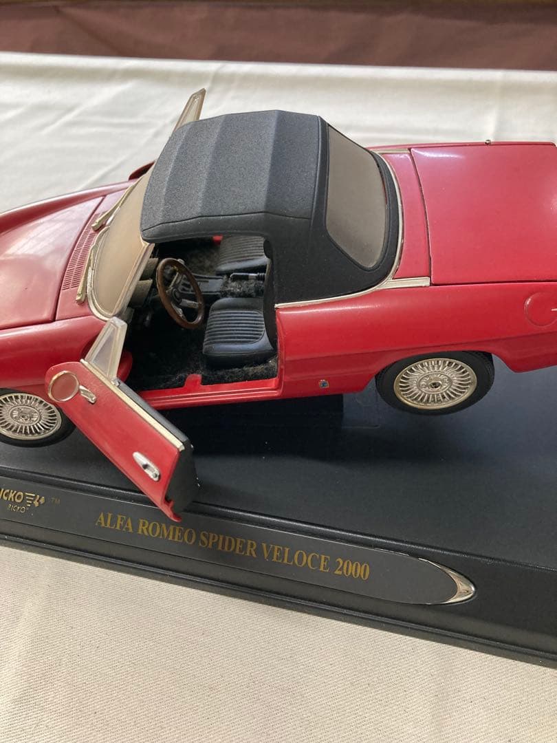 アルファ ロメオ スパイダー Veloce 2000（ミニカー付き）