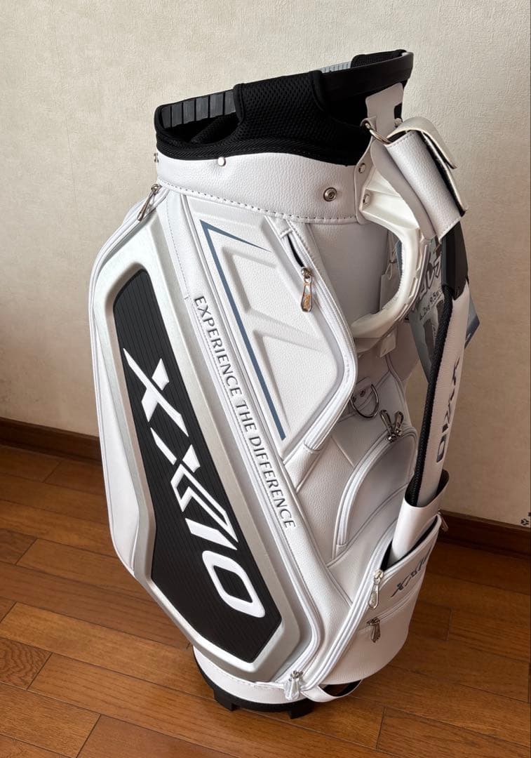 値下げ！　新品ゼクシオ キャディバッグ 2025モデル プロレプリカ ホワイト