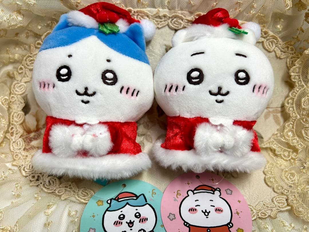 ちいかわ　サンタさんだ！持ちますマスコット　クリスマス　ちいかわ　ハチワレ