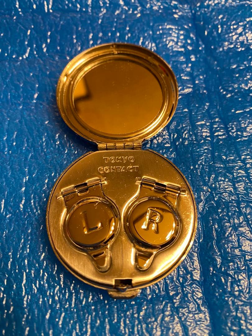 古いコンタクトケース