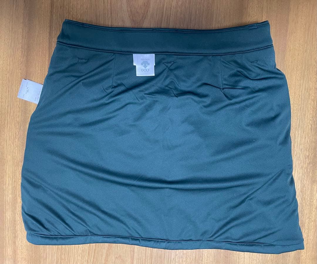新品未使用タグ付き　デサント　ゴルフ　スカート　Mサイズ
