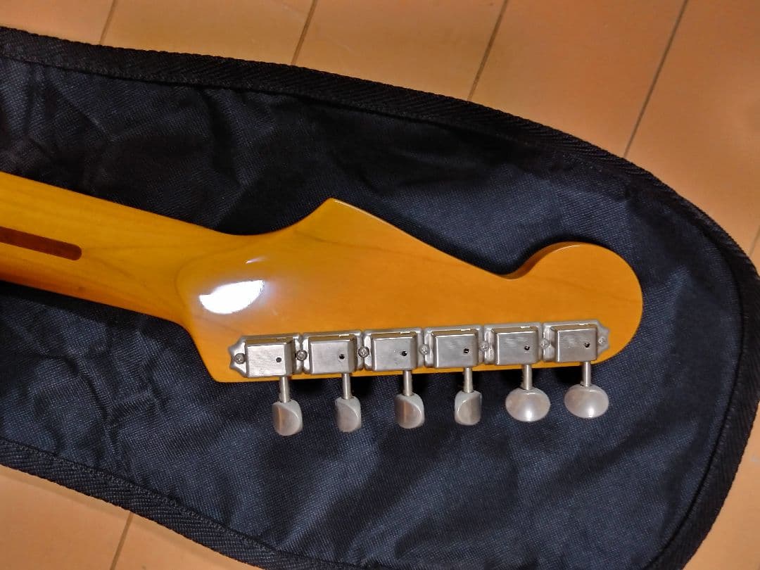 美品 Fender japan フェンダージャパン　ストラトキャスター　ST57