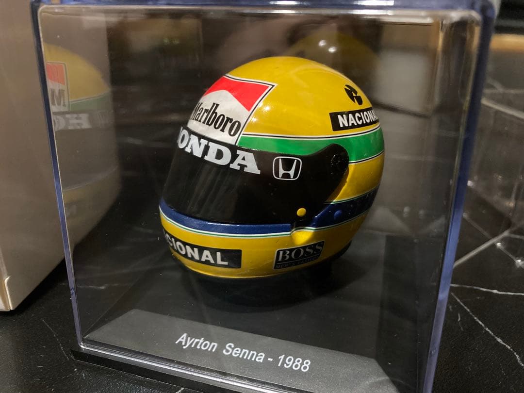 超激レア　マルボロ仕様　デアゴスティーニ　1/5 ヘルメットコレクション セナ