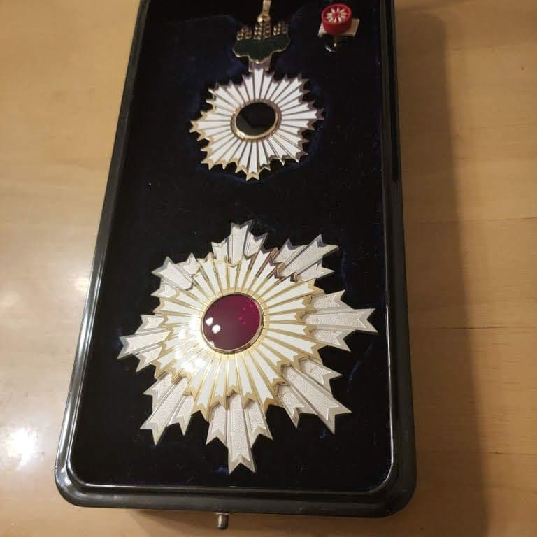 【激レア 極美品!】勲二等旭日重光章 明治勲章 本物保証 共箱入 完品 328