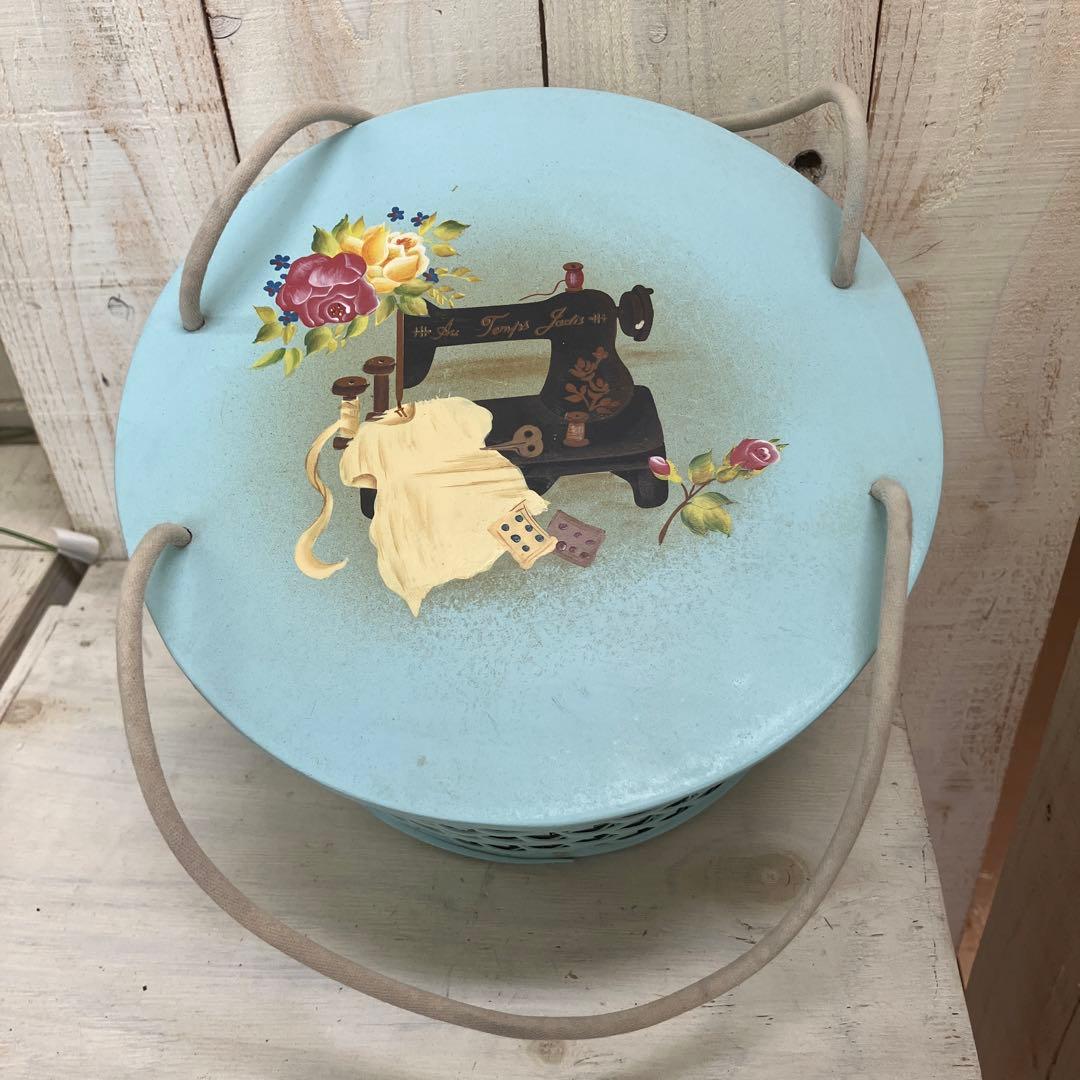 マニーグランシュマン　アンティークなソーイングバスケットミシンブルー