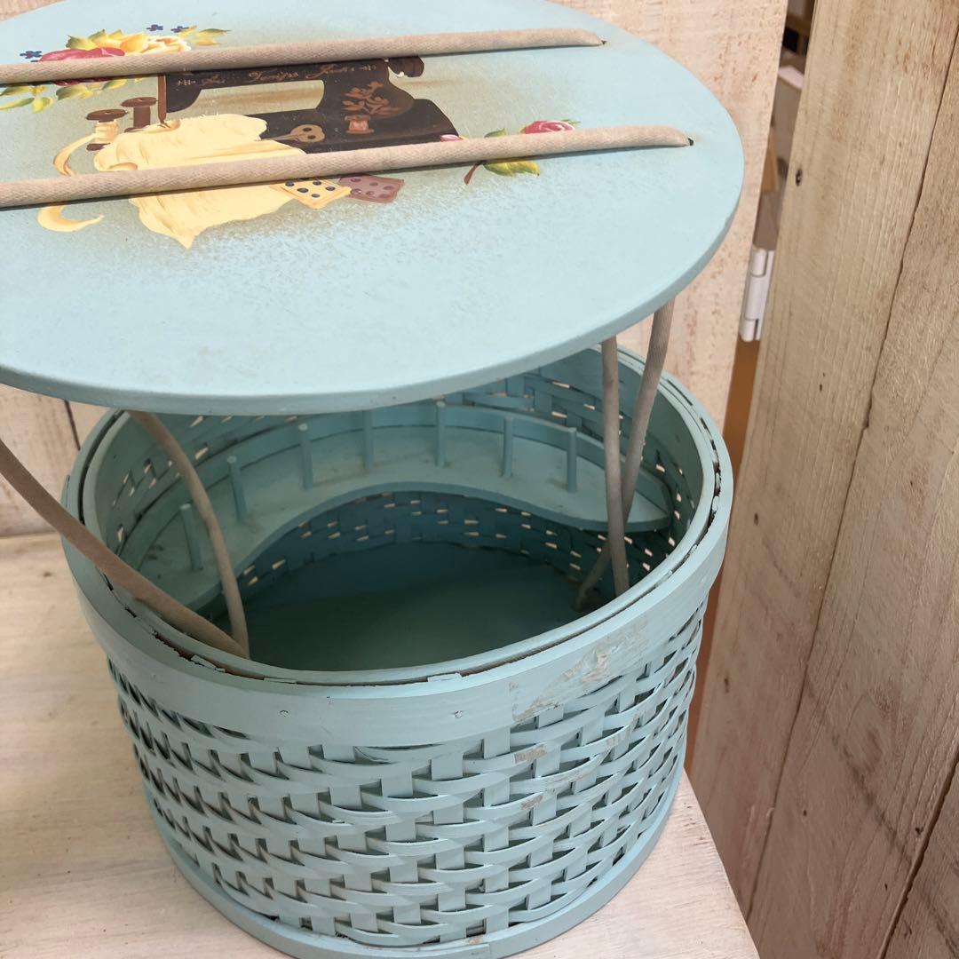 マニーグランシュマン　アンティークなソーイングバスケットミシンブルー