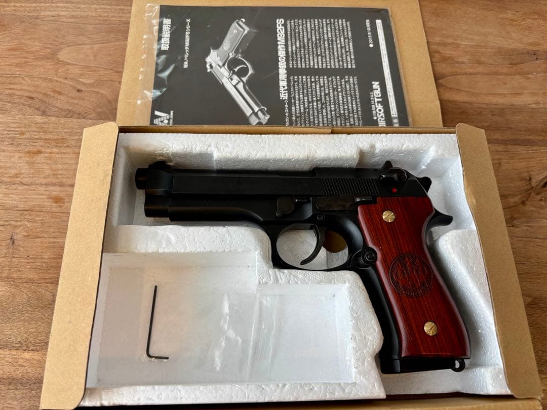 た*旅様 wa m92fs ダイハードガンブラック　木製グリップカスタム