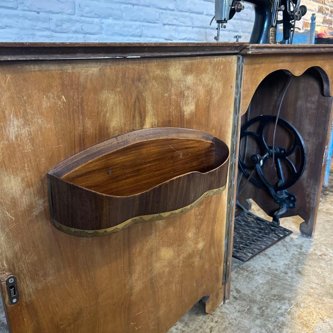 クラシック足踏みミシン 木製収納付き　折りたたみ式