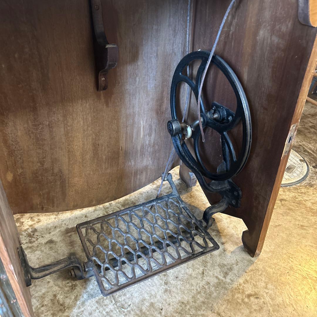 クラシック足踏みミシン 木製収納付き　折りたたみ式