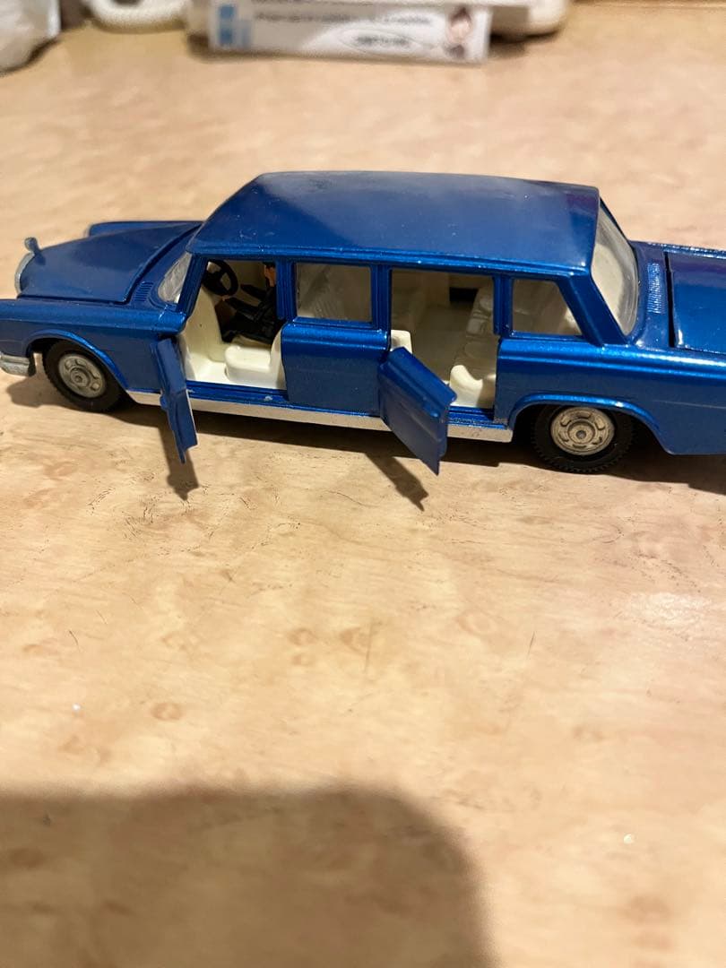 リムジン ベンツ600プルマン　DINKY TOYS 本体のみ