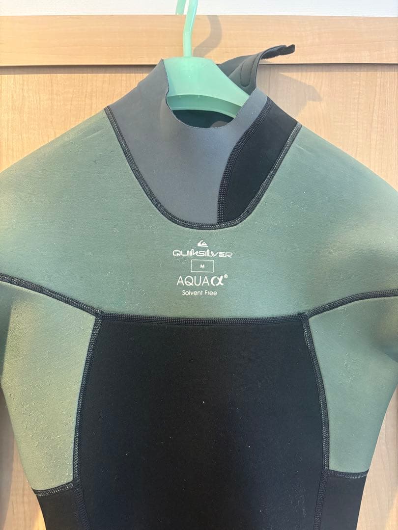クイックシルバーフルスーツ2ミリM AQUAαバックジップ