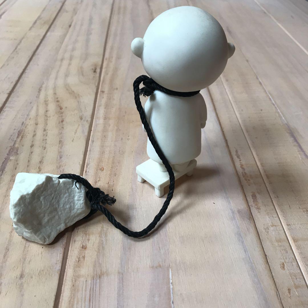 Agnes b、アーティストとコラボしたオブジェ