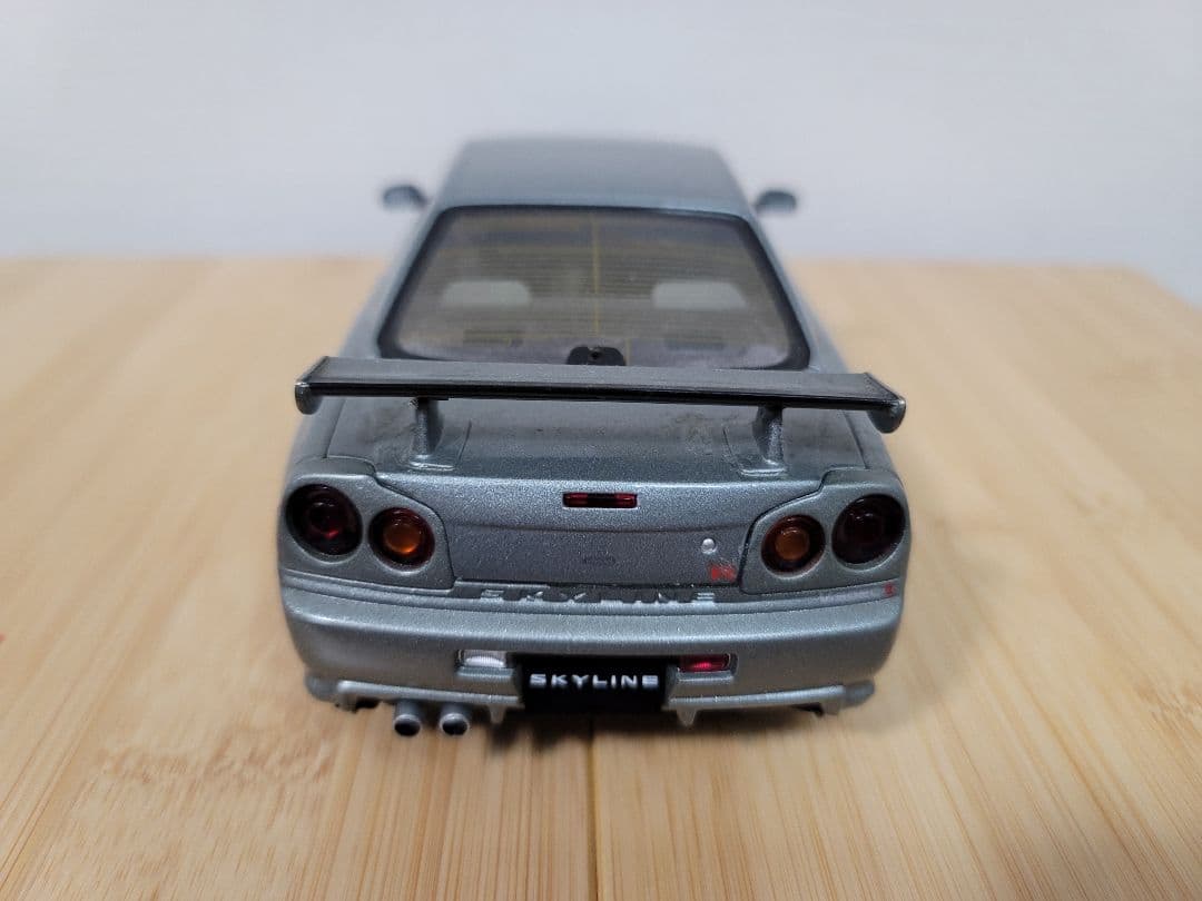 ミニカー AUTOart 1/18 R34 GT-R