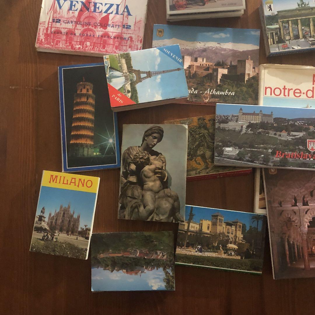 世界中の観光地のポストカードやマップなど