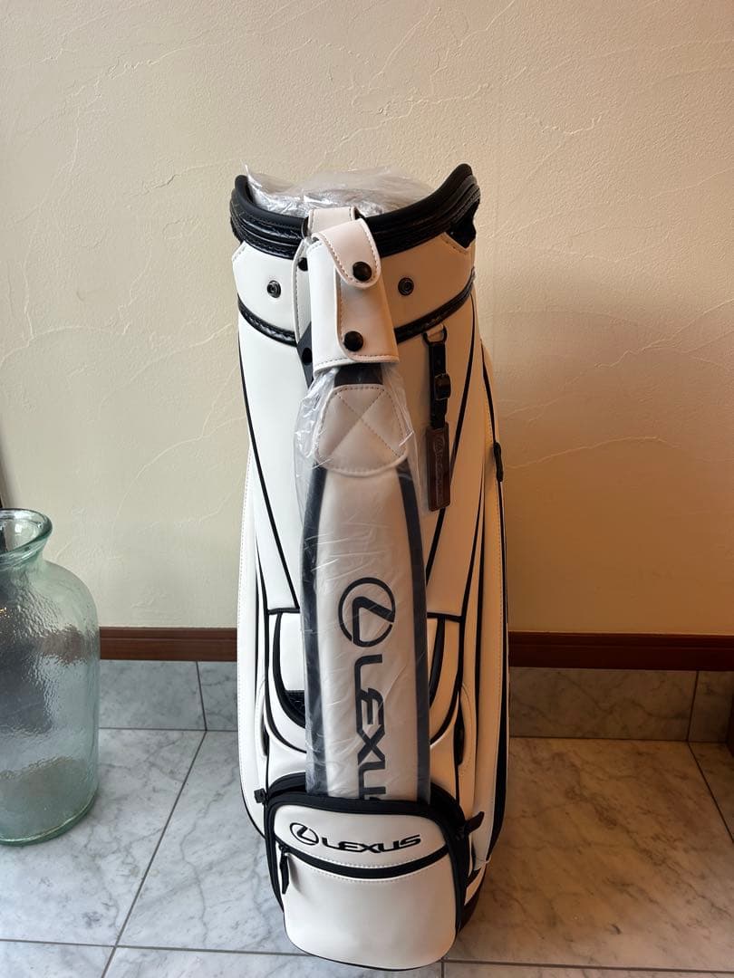 再値下げ　新品未使用　Lexus ゴルフバッグ ホワイト/ブラック