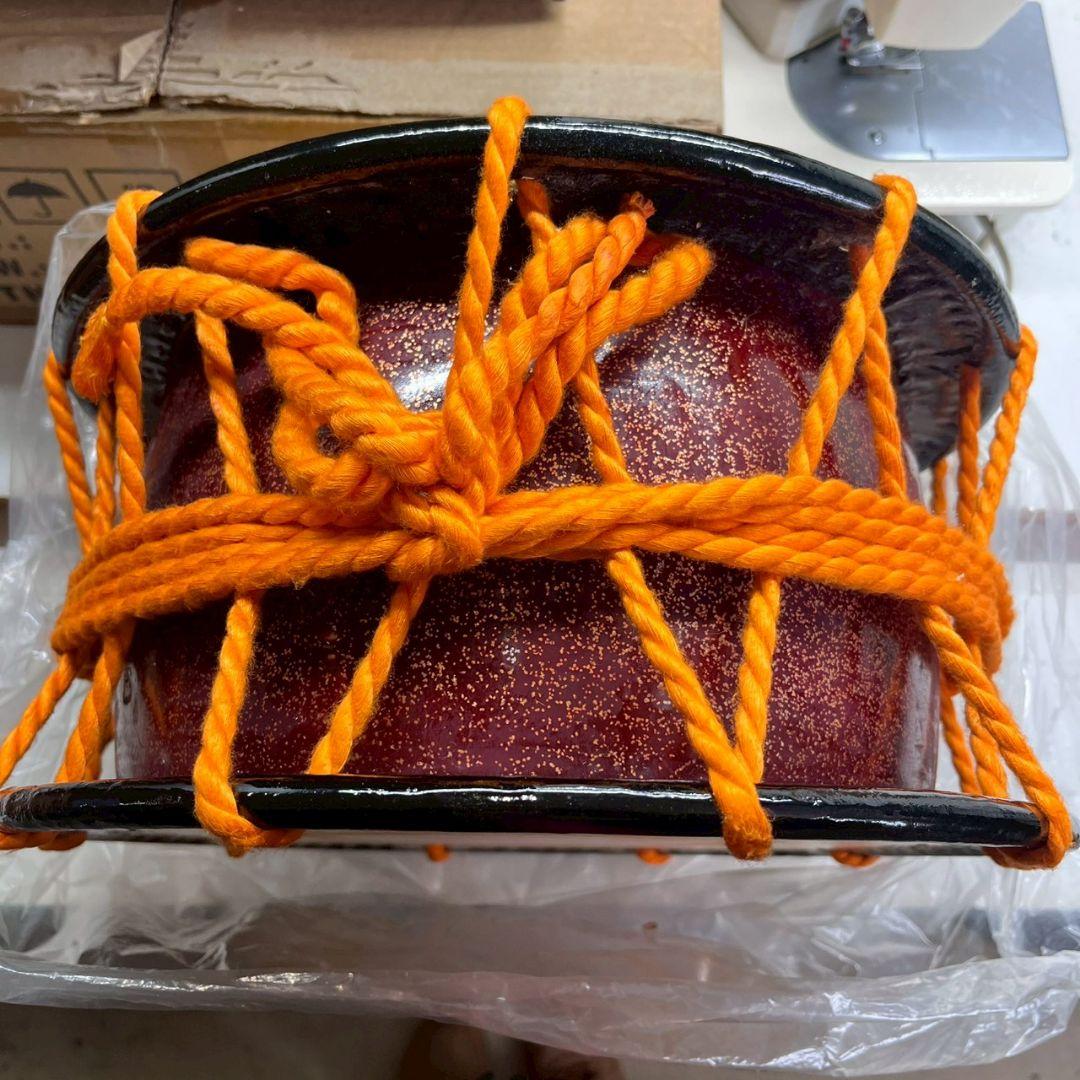 K◆　締太鼓　和太鼓　木製スタンド　金彩　蒔絵　バチ