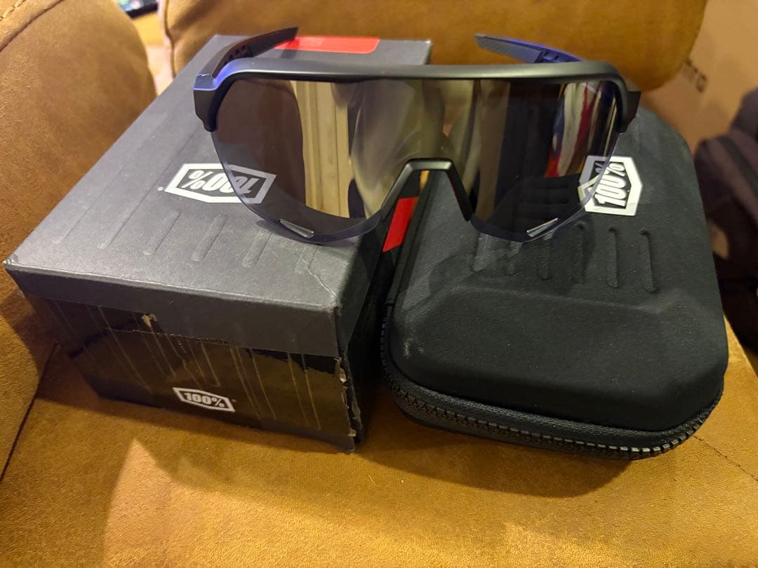 100% S2 マットブラック / ゴールドミラー ワンハンドレッド サングラス