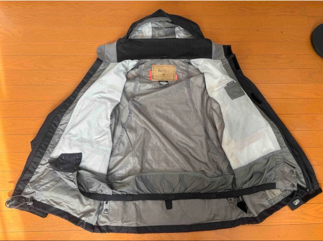 バートン　RONIN　スノーボード　ウエア 上下セットアップ　検　AK