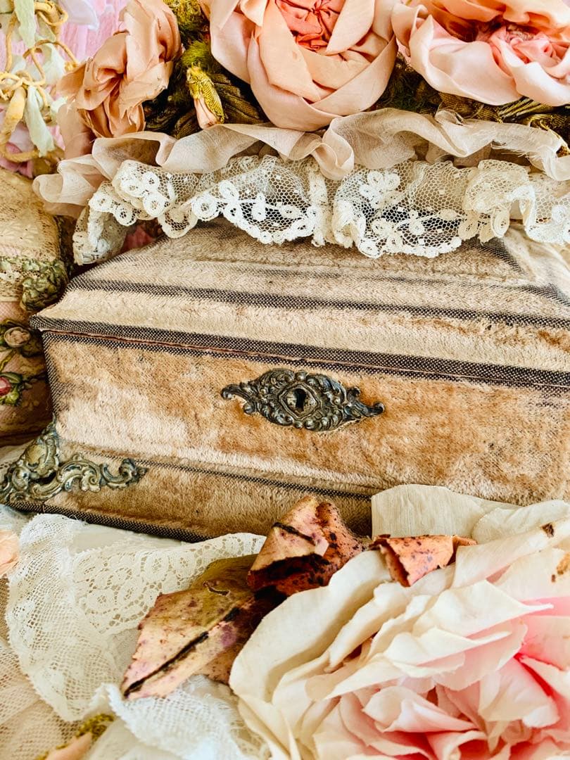 フランスアンティークベージュピンクのベルベットジュエリーボックス※シルクサテン