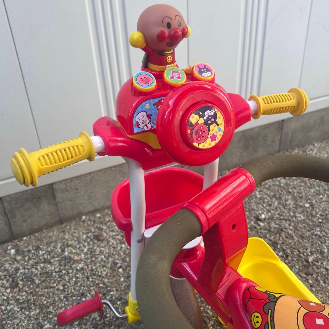 それいけ！アンパンマン デラックス三輪車 赤い色 日よけ付き