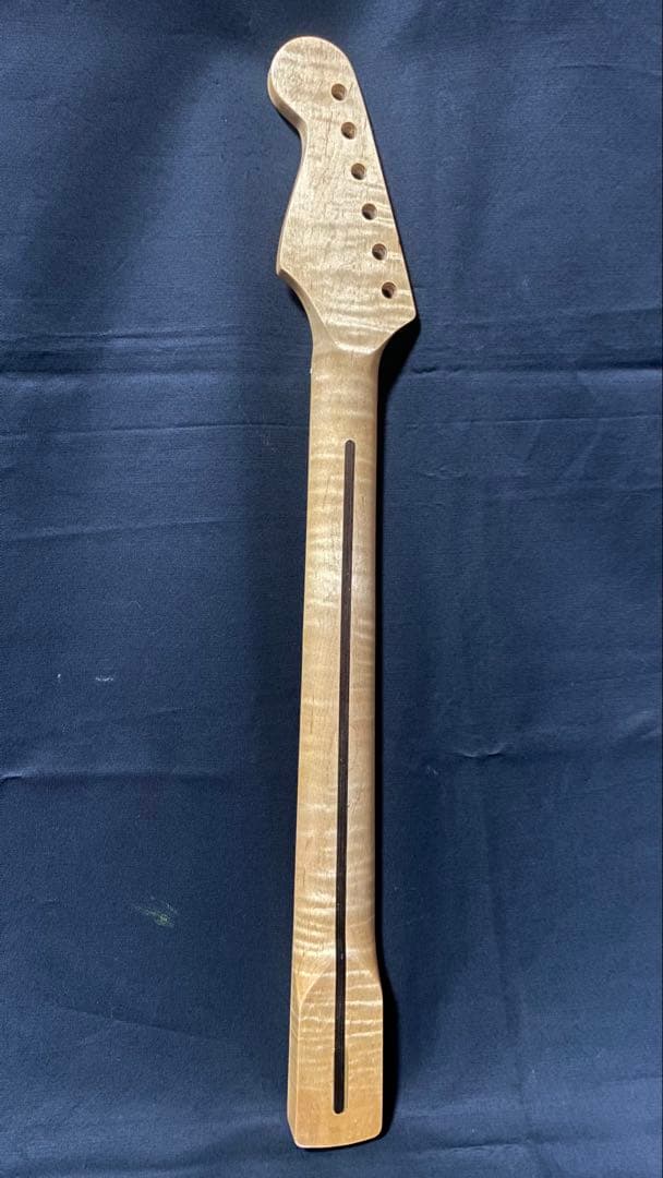 新品　ストラトキャスター エレキギター用ネック カナダ産１ピースフレイムメイプル