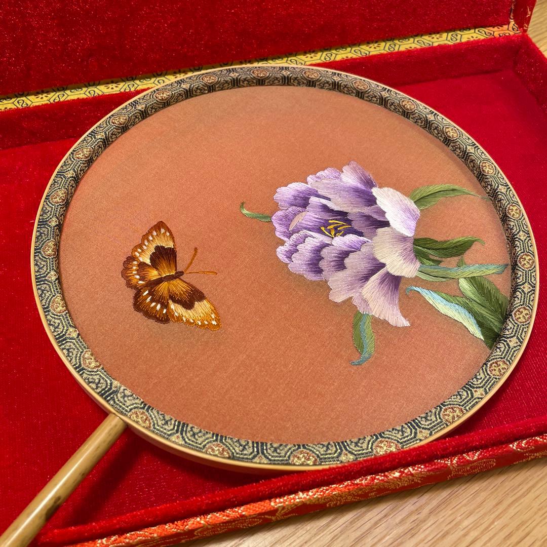 中国製 刺繍絹扇子 花柄刺繍 専用箱袋付き