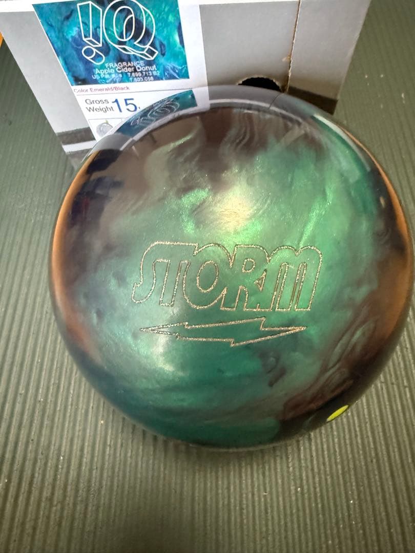 STORM IQ Tour A.I. ボウリングボール 15ポンド