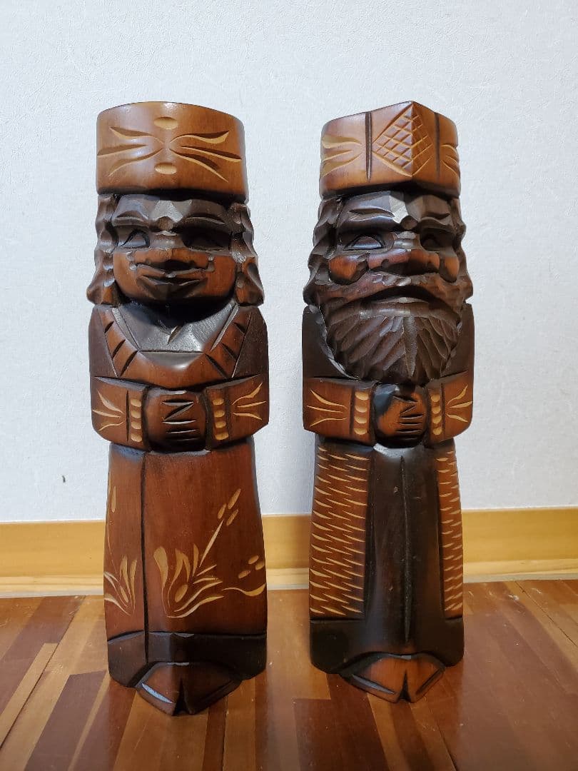 アイヌ　伝統的な木製彫刻 人形 2体セット
